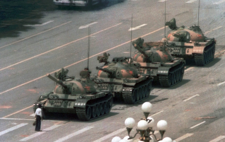 HONG-KONG: 200 000 bougies pour rallumer la flamme de Tiananmen