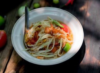 THAÏLANDE – GASTRONOMIE : Redécouvrez la recette du «Som Tam», la célèbre salade de papayes vertes