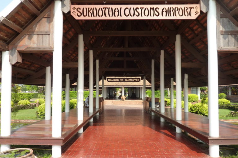 THAÏLANDE – CHRONIQUE: « Aéroport de Sukhothaï : des musées et des ailes »