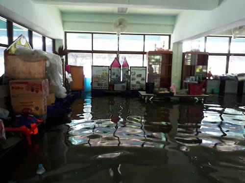 CHRONIQUES DE SUKHOTHAI: Phangkhon, école sinistrée