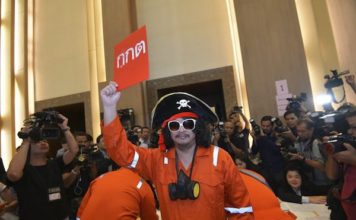THAILANDE – POLITIQUE: En Thaïlande, les «pirates» politiques priés de se rhabiller