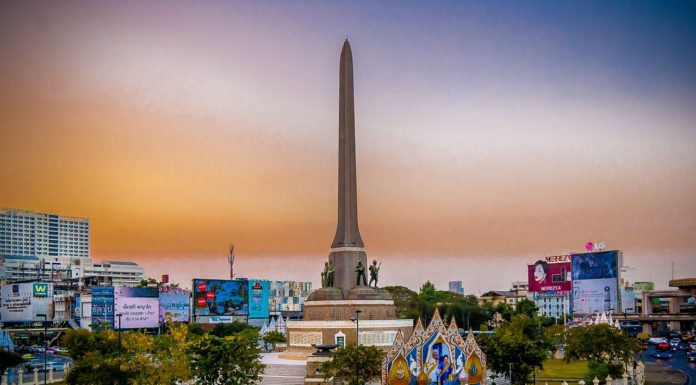 GAVROCHE HEBDO – ÉDITORIAL: En Thaïlande, protester veut dire exister Victory Monument Thaïlande