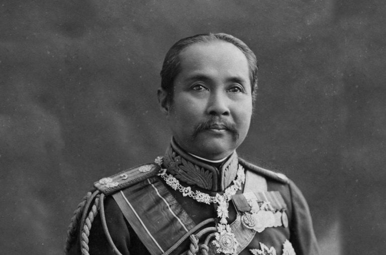 THAÏLANDE – HISTOIRE: Quand le roi Chulalongkorn découvrait la Tour Eiffel…
