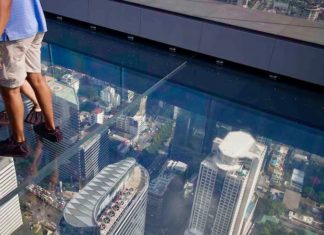 BANGKOK – TOURISME: A 314 mètres, sur la terrasse transparente de Mahanakorn