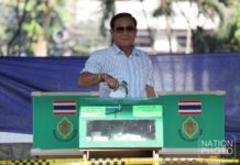 THAÏLANDE: A 20h, le duel se confirme entre le parti pro-Thaksin et le parti pro-militaire