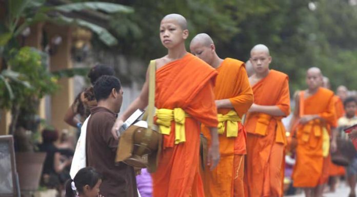 moines bouddhistes