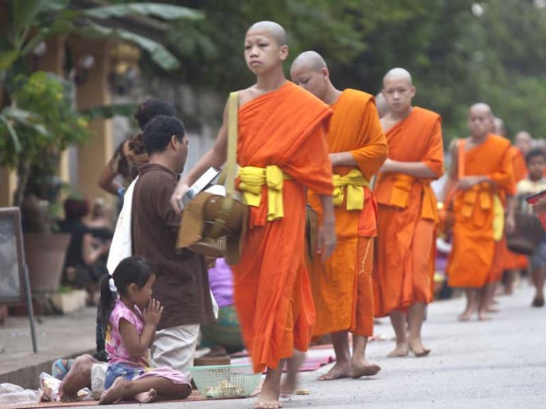 THAÏLANDE – SOCIÉTÉ: Le concept du don, pilier de la communauté thaïlandaise