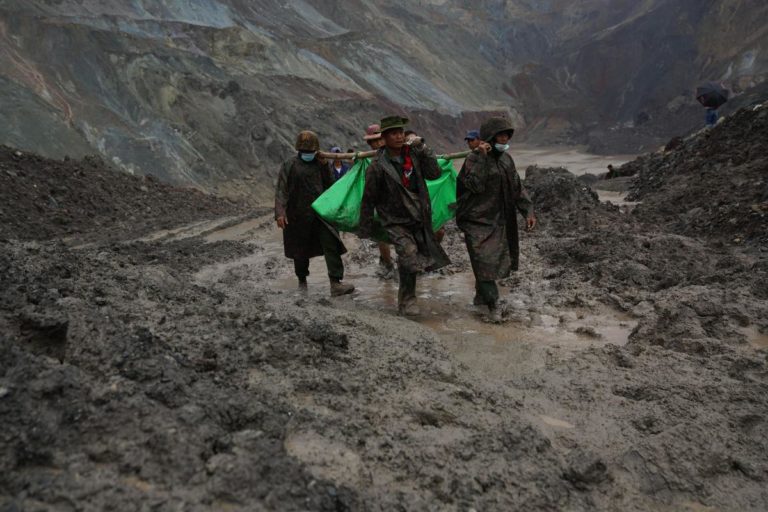 BIRMANIE – CATASTROPHE: Dans une mine de jade, la terre éventrée tue des dizaines de mineurs