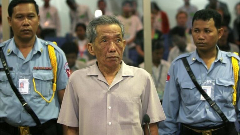 CAMBODGE – HISTOIRE: Comment Douch, le bourreau des Khmers Rouges décédé, avait fini devant la justice internationale