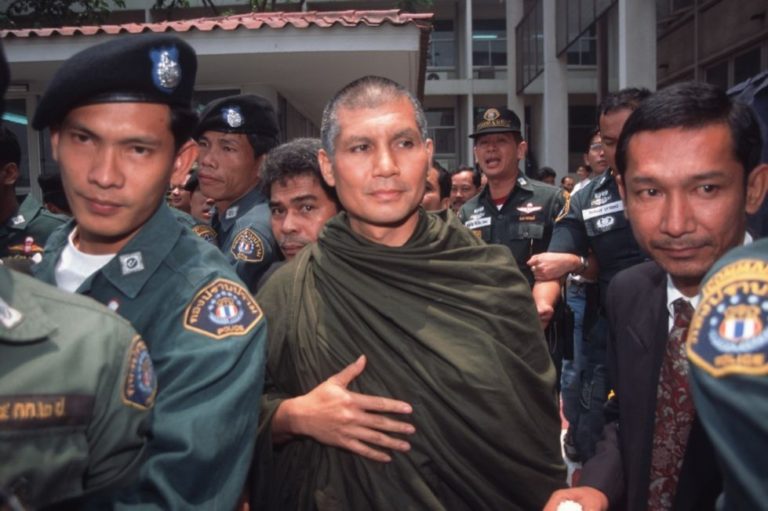 THAÏLANDE – HISTOIRE: En 1995, le bouddhisme thaïlandais secoué par un scandale sexuel