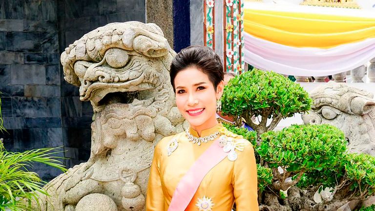 THAÏLANDE – MONARCHIE: Buzz médiatique mondial sur le retour de la concubine du roi RamaX