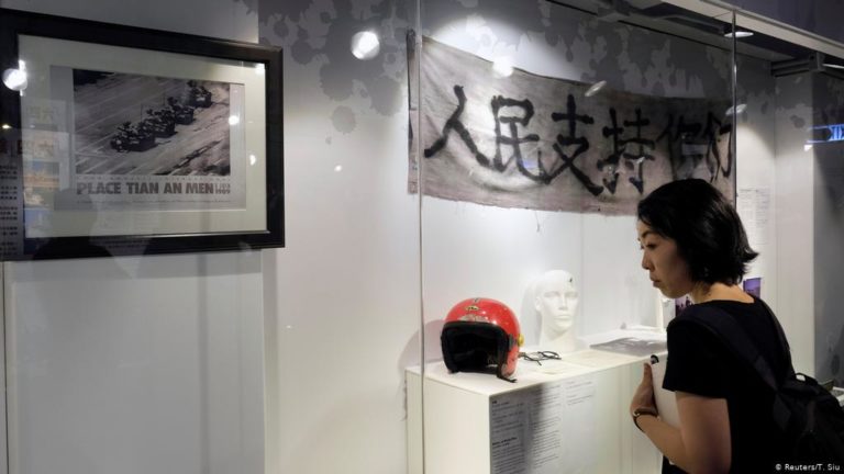 HONG KONG – LIBERTÉS: Le «Tian Anmen Museum» veut numériser sa collection pour éviter la fermeture