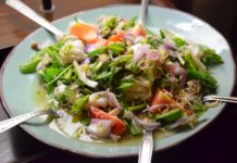 THAÏLANDE – GASTRONOMIE : La mangue dans la cuisine thaïlandaise salade de mangue Thaïlande