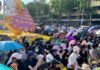 THAÏLANDE – POLITIQUE: Le monument de la démocratie à Bangkok, entouré par près de 10 000 manifestants