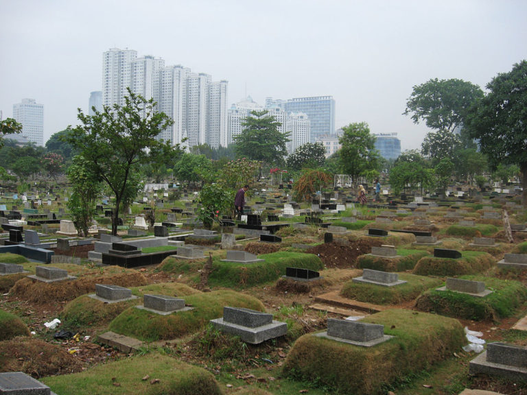 INDONÉSIE – SOCIÉTÉ: A cause de la pandémie, Jakarta manque de cimetières