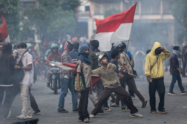 INDONÉSIE – SOCIAL: «Jokowi», le réformateur indonésien contesté violemment dans la rue