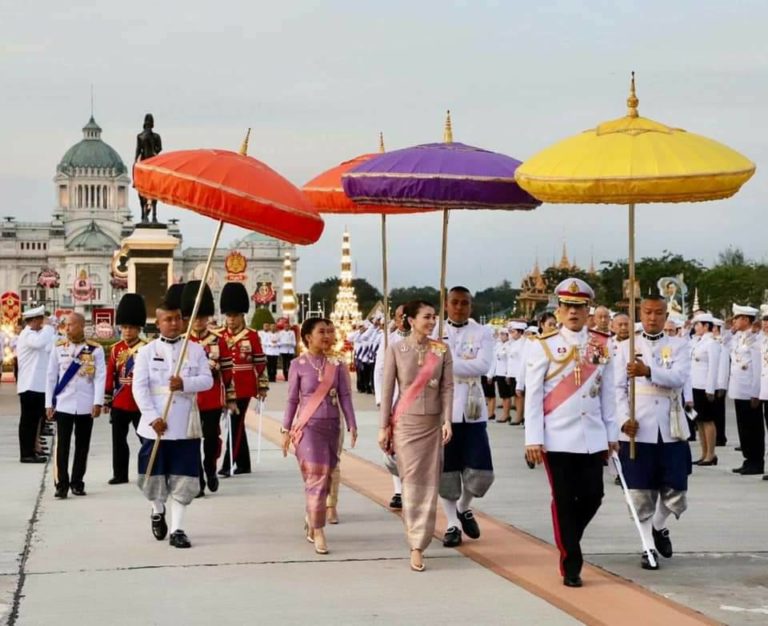 THAÏLANDE – MONARCHIE: Un roi aimé par la population, ce que veut montrer le palais