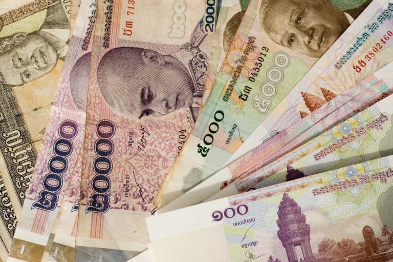 CAMBODGE – ÉCONOMIE: Moins d’impôts au Cambodge, et moins de dépenses publiques