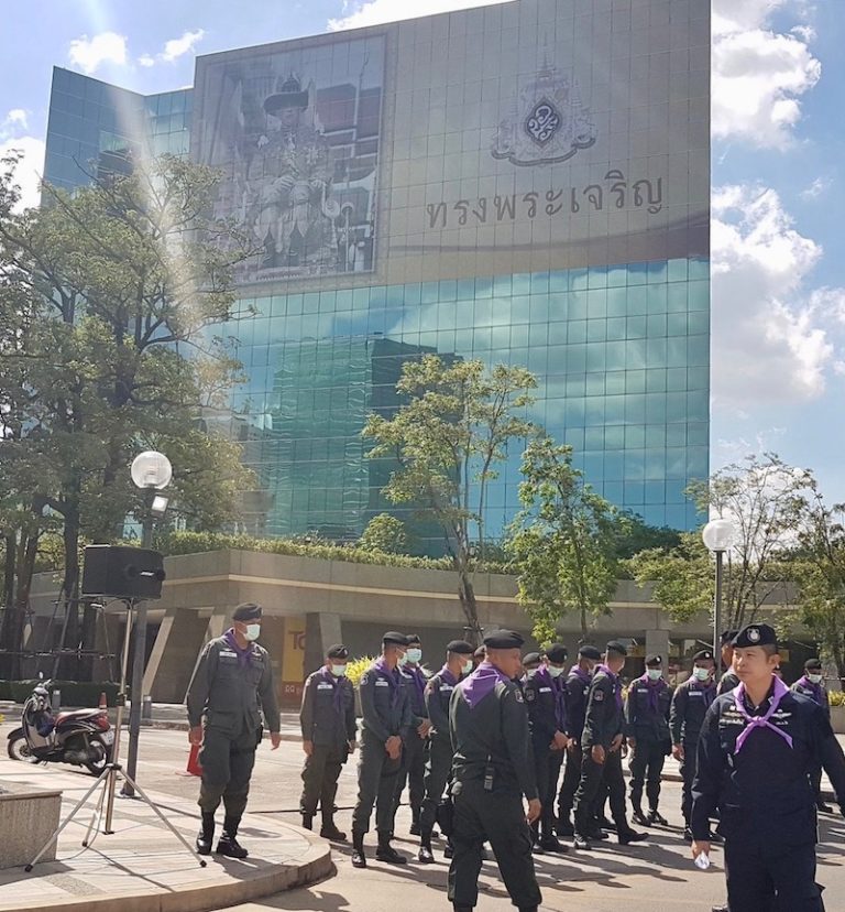 THAÏLANDE – POLITIQUE: Le QG de la Siam Commercial Bank, nouvelle cible des manifestants