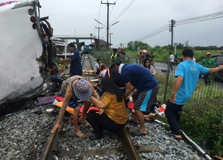 THAÏLANDE – CATASTROPHE: Plus de vingt morts dans un accident entre un bus et un train à Chachoengsao