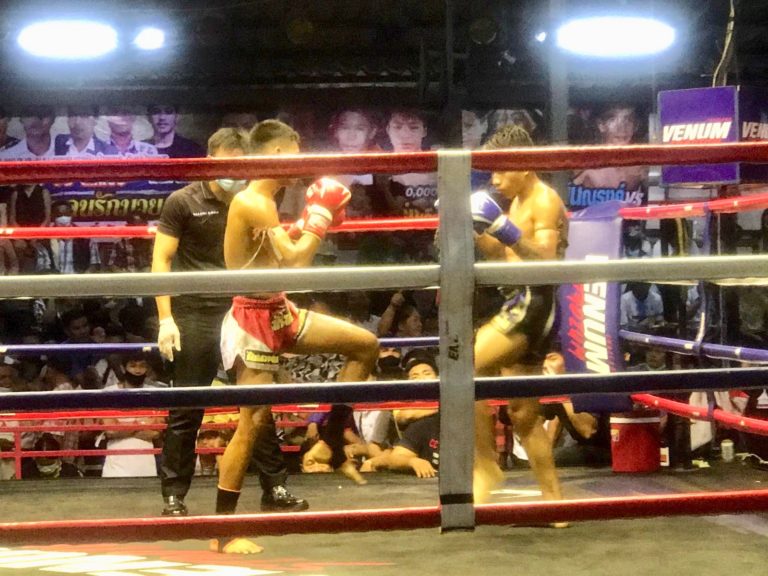 PATTAYA – BOXE: Un festival d’émotions pour le tournoi de boxe Thaïe organisé au Thepprasit Boxing Stadium