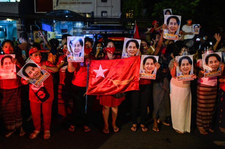 BIRMANIE – POLITIQUE: Le parti d’Aung San Suu Kyi revendique une victoire «éclatante»