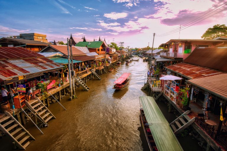 THAÏLANDE – TOURISME: Amphawa, si proche, et si loin déjà…