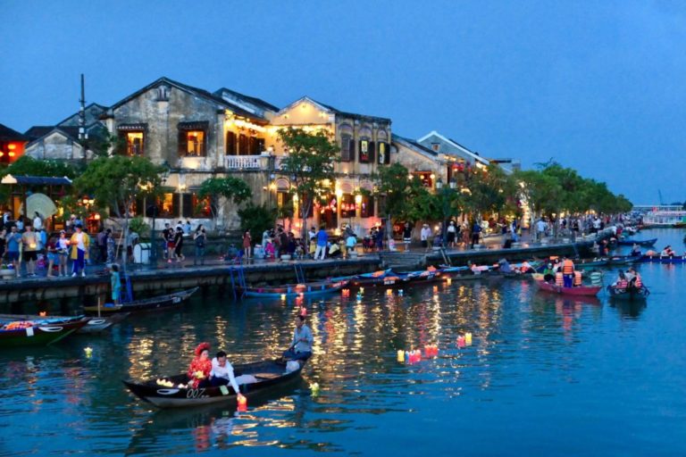VIETNAM: Retraité en ballade à Hoi An, le bonheur!
