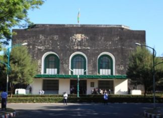 BIRMANIE – HISTOIRE: L’université de Rangoon a 100 ans, et célèbre le symbole du paon