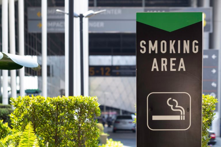 SINGAPOUR – SOCIÉTÉ: La guerre totale contre le tabac est déclarée dans l’île État