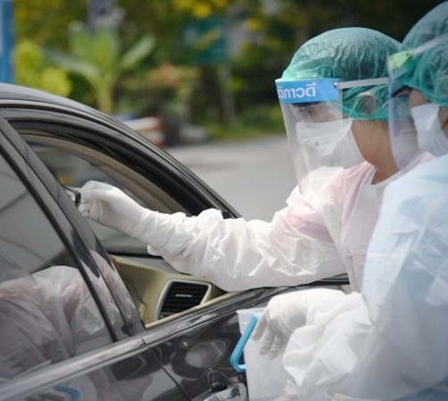 CHIANG MAI – CORONAVIRUS: Le dépistage en mode «drive in» arrive en Thaïlande par le nord