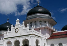 INDONÉSIE – JUSTICE: A Aceh, ces femmes bourreaux qui fouettent les femmes