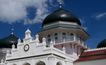 INDONÉSIE – JUSTICE: A Aceh, ces femmes bourreaux qui fouettent les femmes