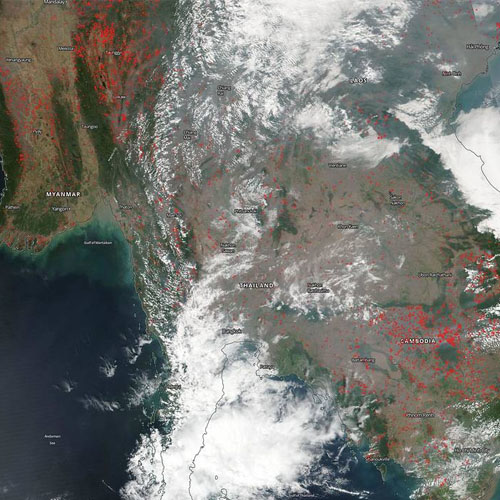 CAMBODGE – ENVIRONNEMENT: Les satellites de la NASA filment les feux de forêts cambodgiens