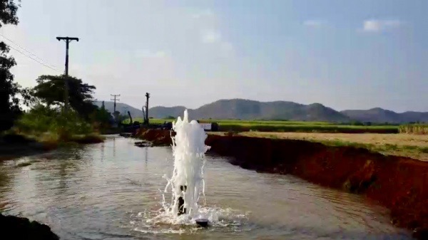 THAÏLANDE – ENVIRONNEMENT: L’eau gazeuse de Kanchanaburi, potable mais pas si sûre