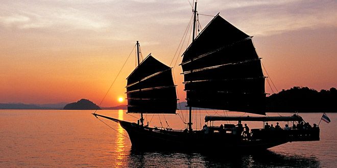 PHANG NGA – REPORTAGE : Croisière évasion à bord d’une jonque en bois