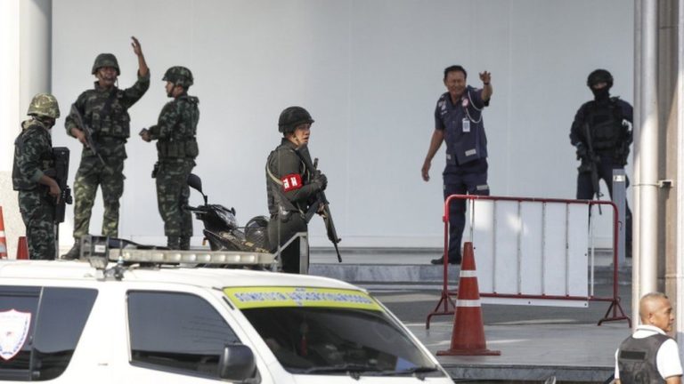 THAÏLANDE – MASSACRE : Ce que l’on sait de la tuerie de Korat et du sous-officier tueur