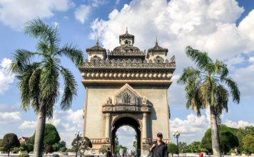 LAOS – CULTURE : Le Patuxai, symbole de l’unité laotienne Patuxai arche de la victoire