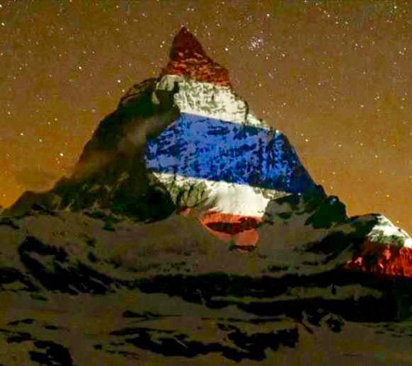 THAÏLANDE – SUISSE: Les couleurs thaïlandaises sur le Cervin, en signe de solidarité dans la lutte anti-Covid