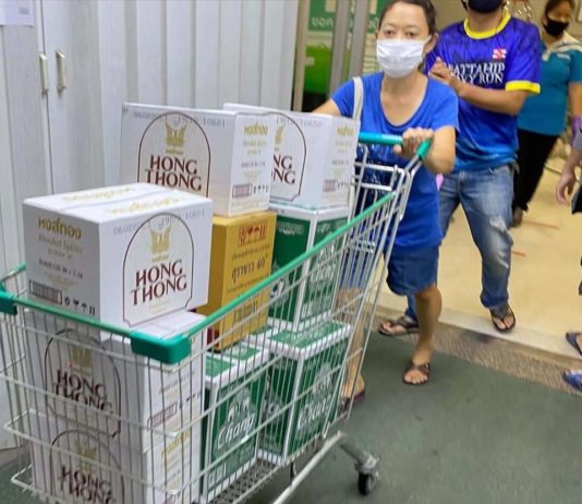 BANGKOK – SOCIÉTÉ : L’alcool frelaté, une nouvelle cible pour la police bangkokoise