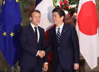 FRANCE-ASIE: Emmanuel Macron défend Renault-Nissan au Japon