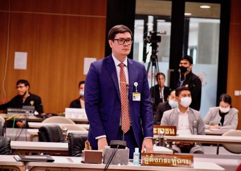 THAÏLANDE – POLITIQUE: Rangsiman Rome, le député qui défie les «éléphants corrompus»