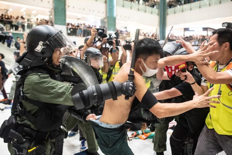 HONG KONG: «Sois comme l’eau», le slogan de Bruce Lee repris par les protestataires