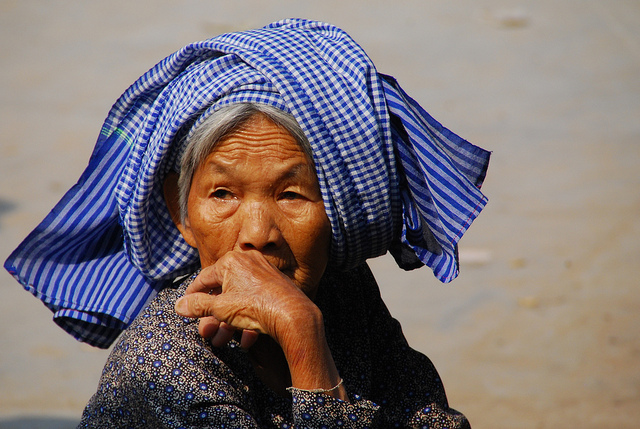 CAMBODGE – CORONAVIRUS: Le khrama cambodgien, idéal pour confectionner des masques