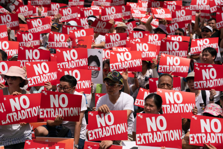 HONG-KONG: Un million de personnes dans les rues défient Pékin. Et après ?