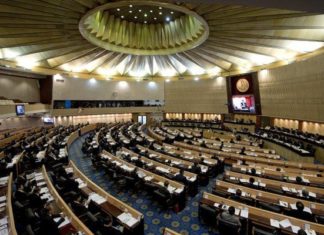 THAÏLANDE: Rentrée du parlement et flou sur le prochain gouvernement
