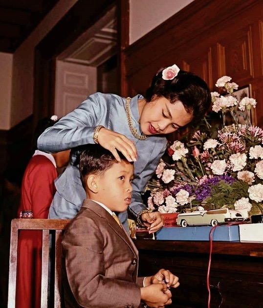 LU AILLEURS: Le roi Rama X en Suisse … lorsqu’il était enfant