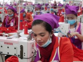 CAMBODGE – ÉCONOMIE : Non, le Cambodge n’est pas en faillite ! Usine textile Cambodge