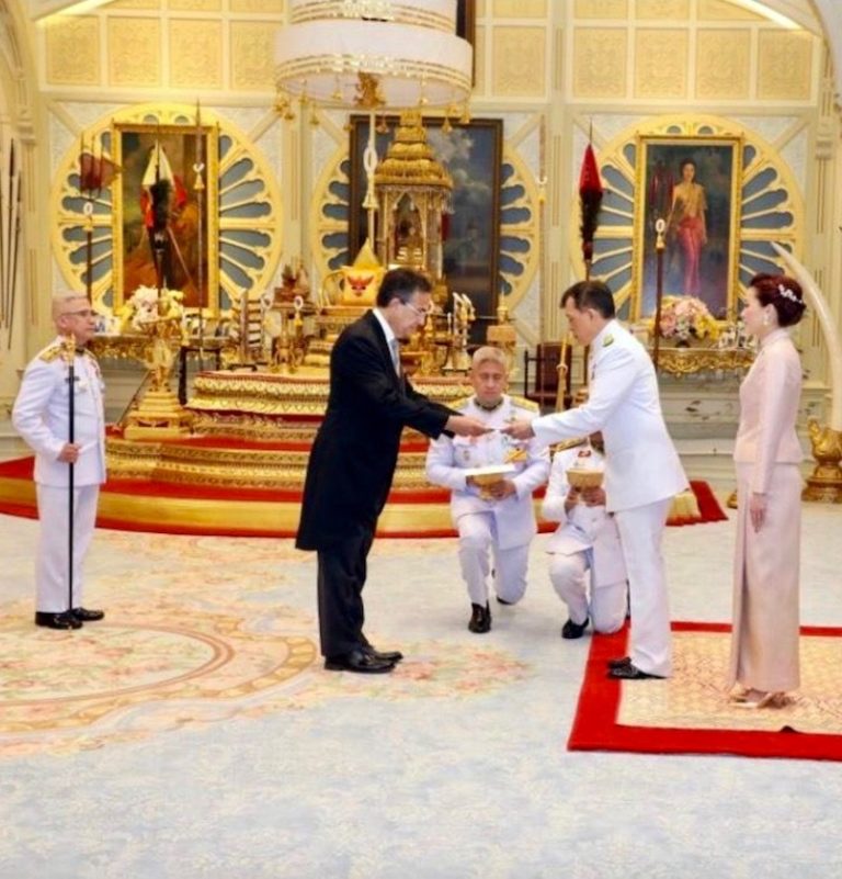 THAÏLANDE – FRANCE: Le roi Rama X reçoit en audience l’Ambassadeur de France Thierry Mathou