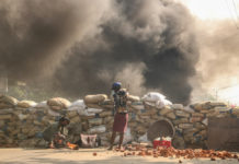 BIRMANIE – MASSACRE: 80 tués par l’armée prés de Rangoun où les manifestants défilent en rouge-sang